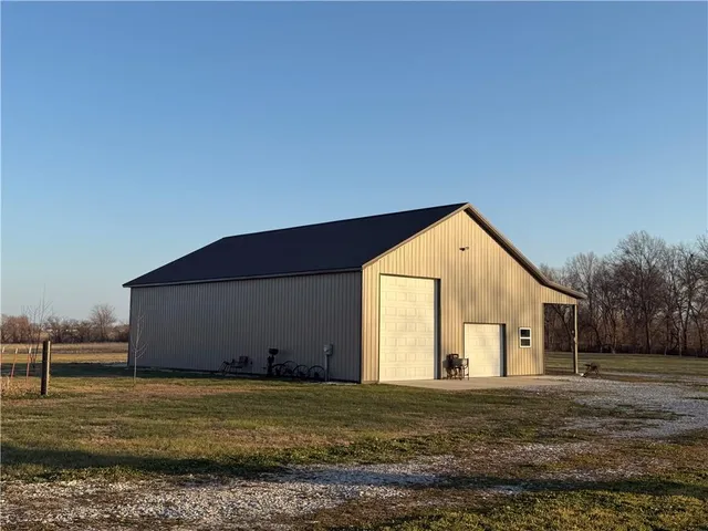 $525,000 | 20711 South Parris Road, Pleasant Hill, MO 64080