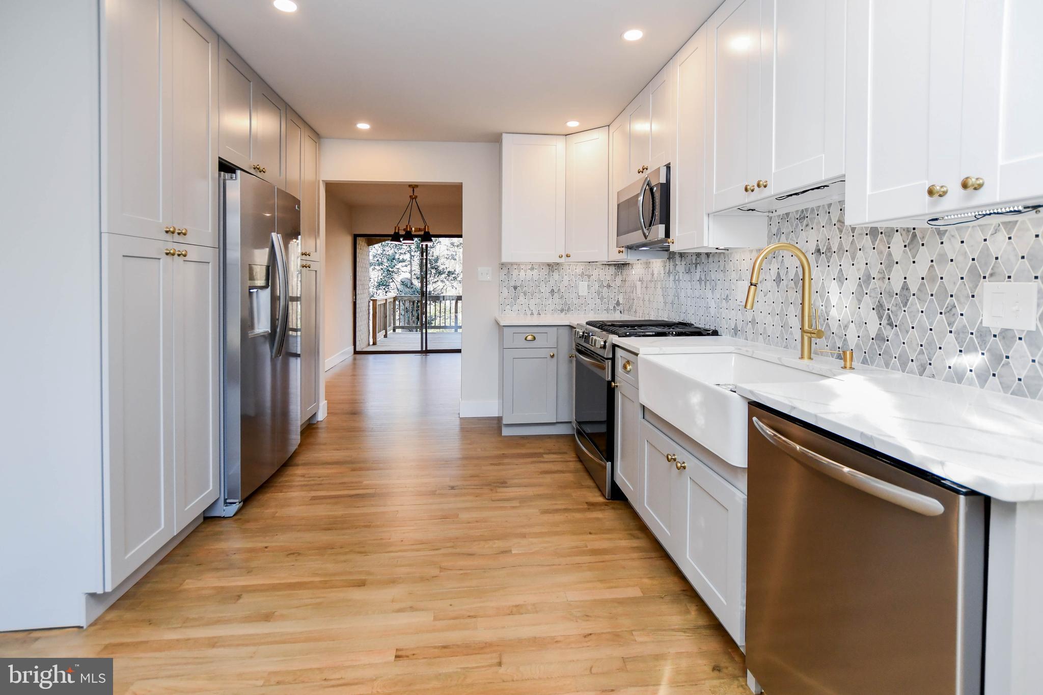 8127 Inverness Ridge Road Potomac, MD 20854 - Photo 13 of 101