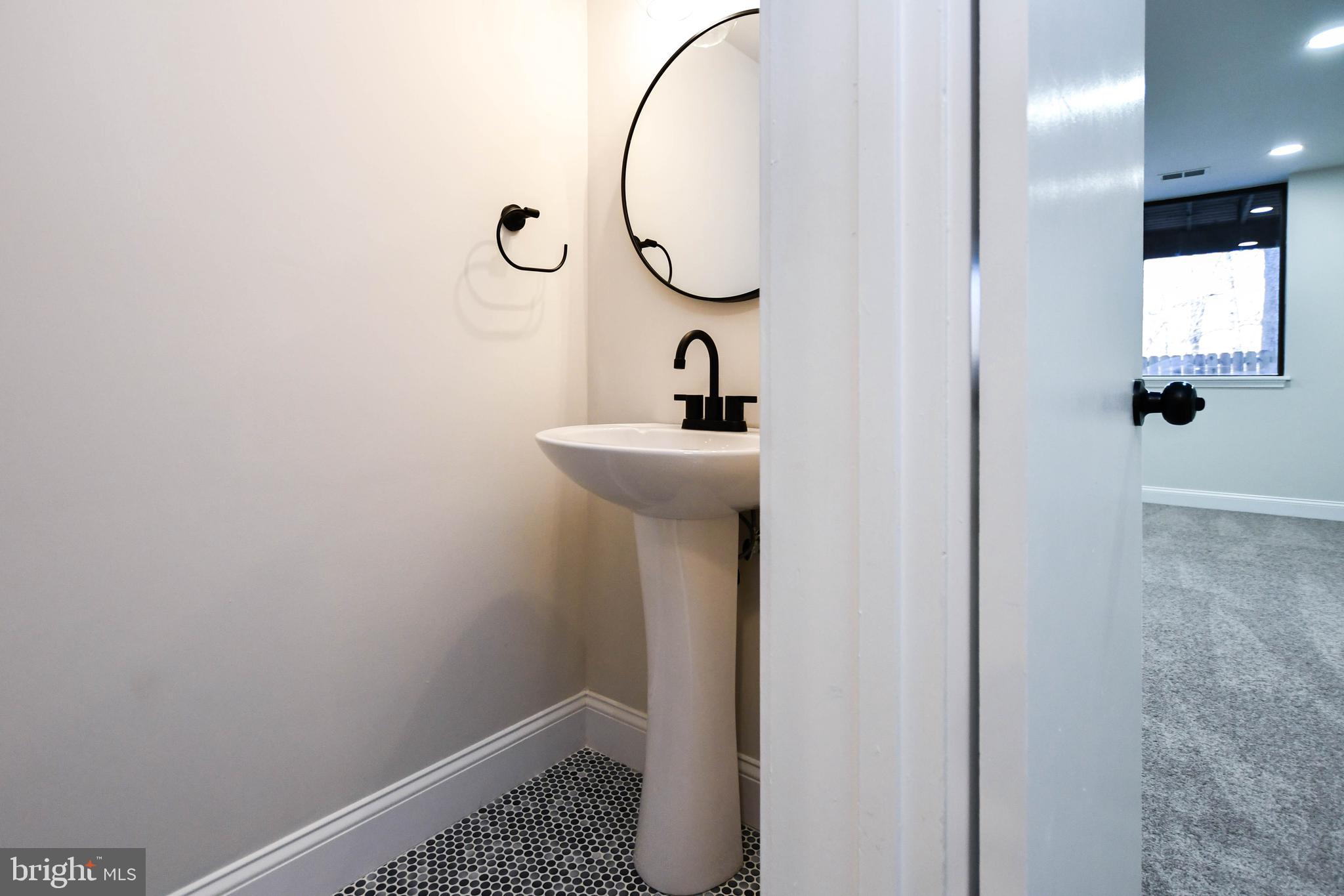 8127 Inverness Ridge Road Potomac, MD 20854 - Photo 64 of 101