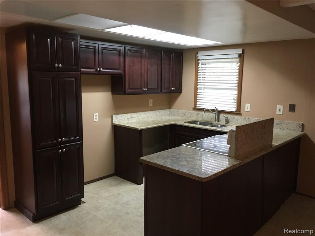 2078 Ridgemont Road Grosse Pointe, MI 48236 - Photo 6 of 14 IMG_8168.JPG