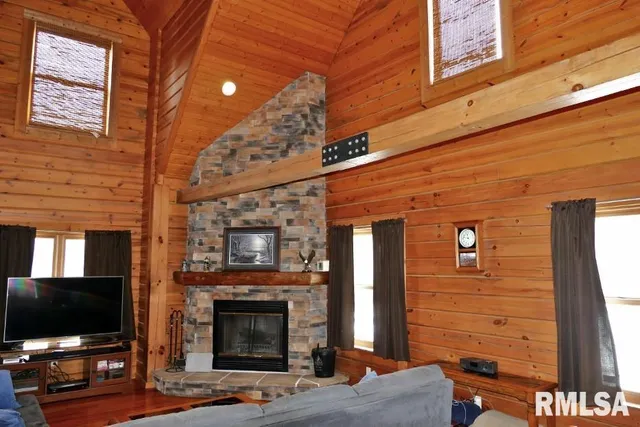 $325,000 | 7520 South Cameron Lane, Mapleton, IL 61547