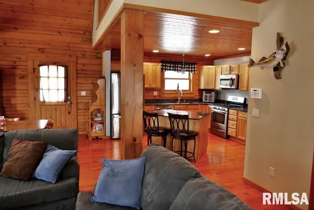 $325,000 | 7520 South Cameron Lane, Mapleton, IL 61547