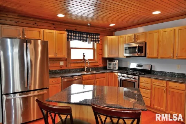 $325,000 | 7520 South Cameron Lane, Mapleton, IL 61547