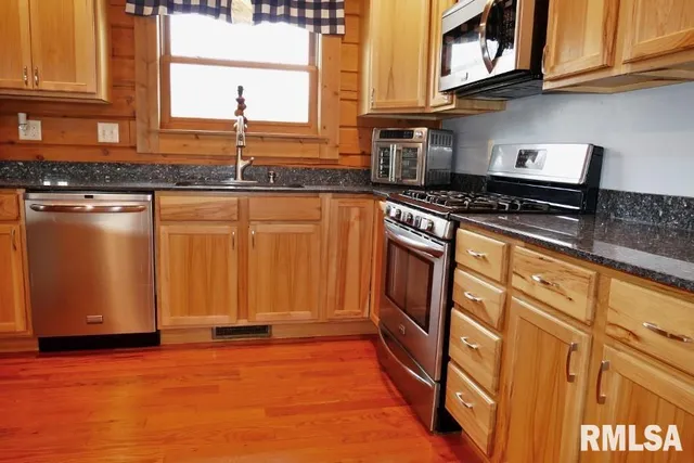 $325,000 | 7520 South Cameron Lane, Mapleton, IL 61547