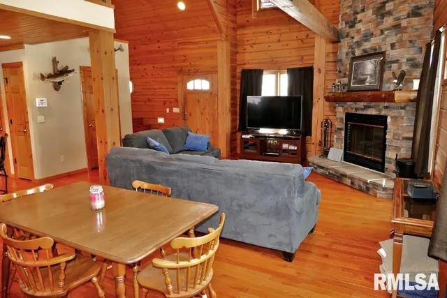 $325,000 | 7520 South Cameron Lane, Mapleton, IL 61547