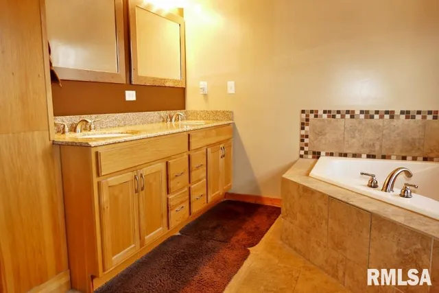 $325,000 | 7520 South Cameron Lane, Mapleton, IL 61547