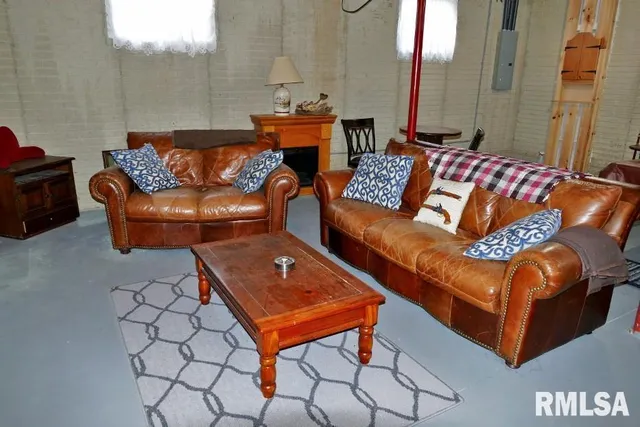 $325,000 | 7520 South Cameron Lane, Mapleton, IL 61547