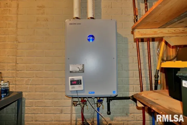 $325,000 | 7520 South Cameron Lane, Mapleton, IL 61547