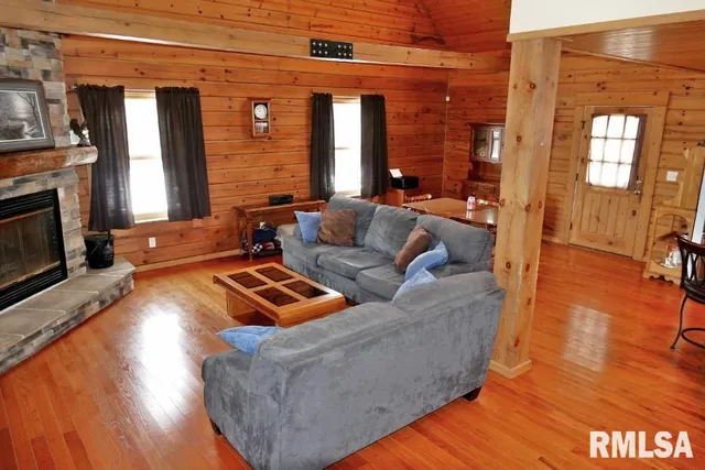 $325,000 | 7520 South Cameron Lane, Mapleton, IL 61547