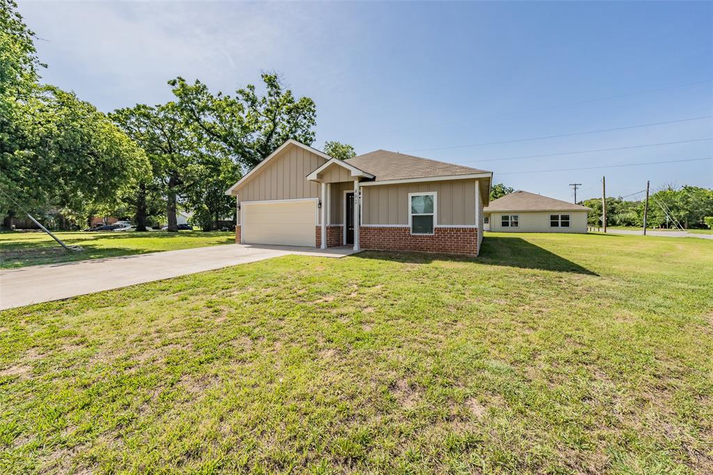 402 Robbins Street Cleburne, TX 76031 - Photo 2 of 40