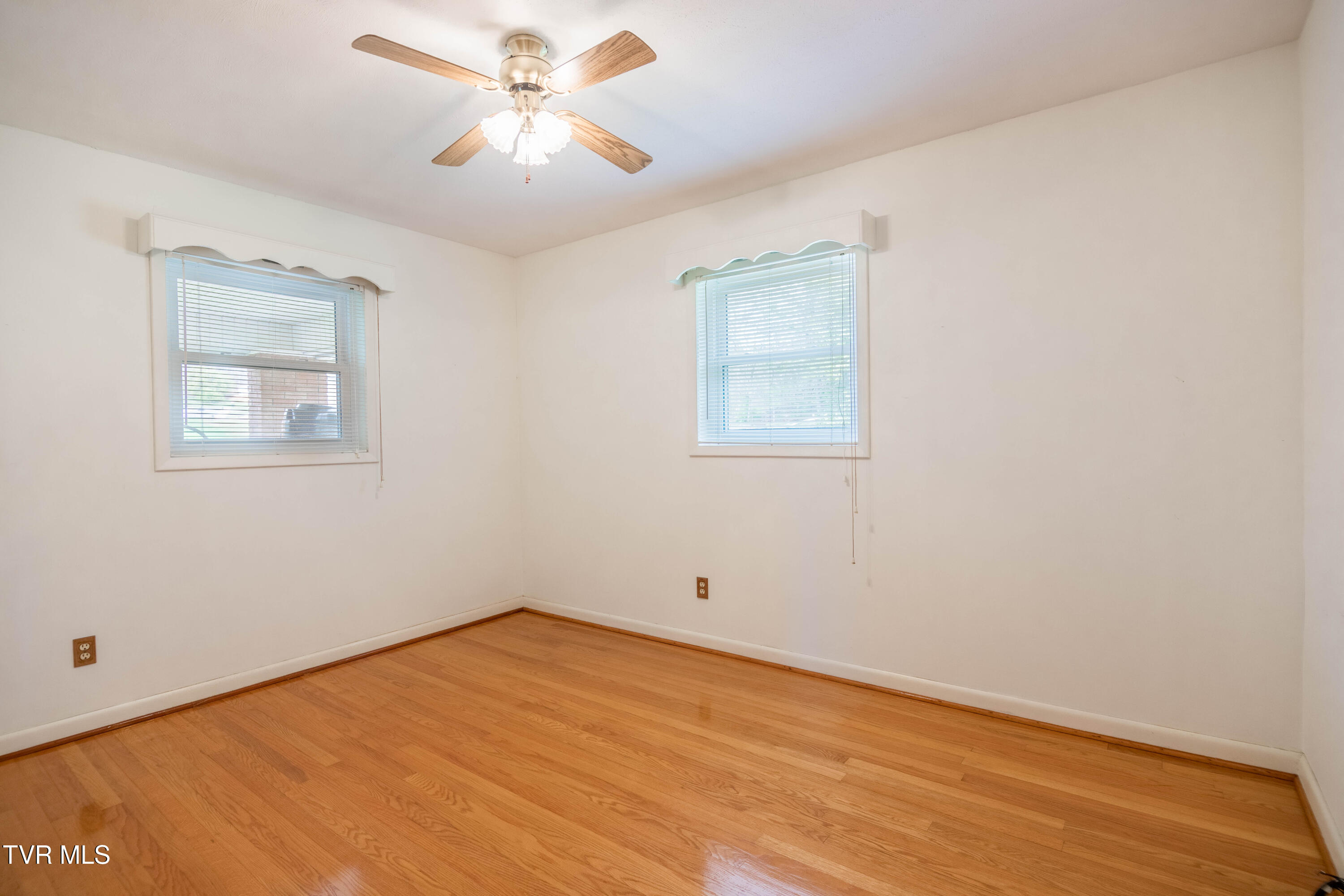 208 Hogan Avenue Greeneville, TN 37743 - Photo 12 of 27 087A9938-HDR