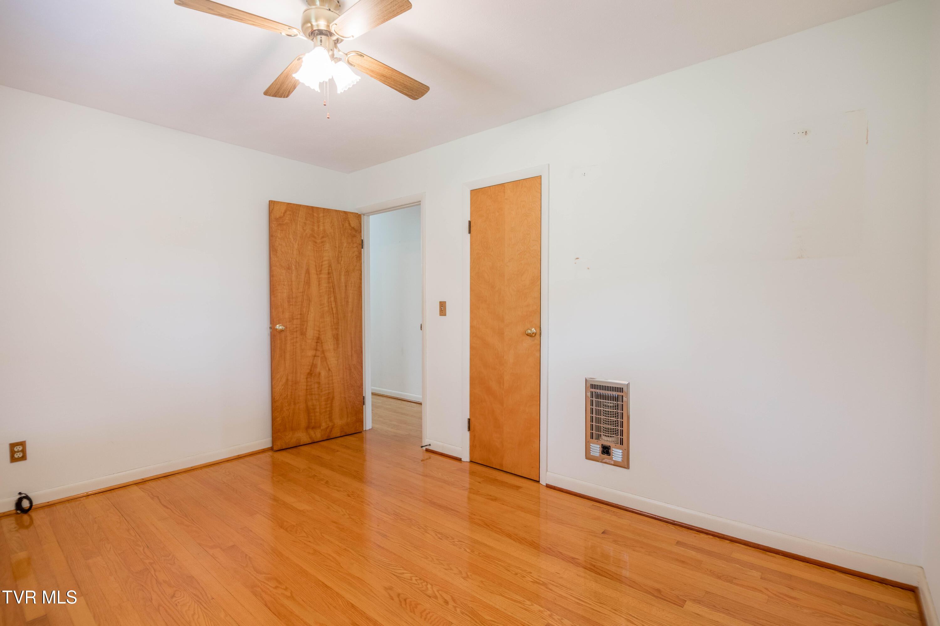 208 Hogan Avenue Greeneville, TN 37743 - Photo 13 of 27 087A9941-HDR