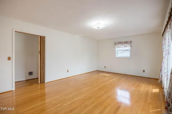 $309,900 | 208 Hogan Avenue, Greeneville, TN 37743