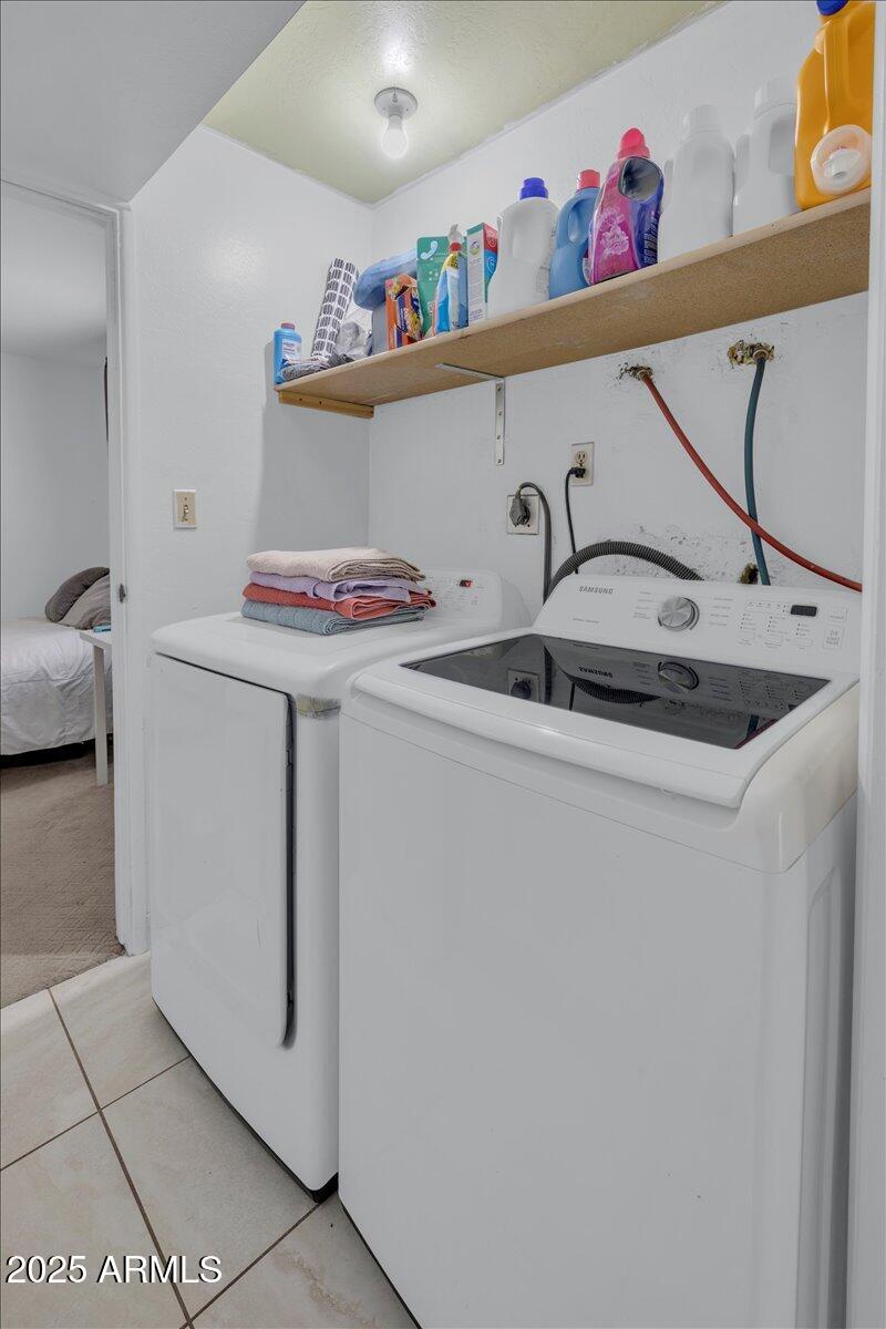 6516 West Cheery Lynn Road Phoenix, AZ 85033 - Photo 24 of 26 a utility room with dryer and washer