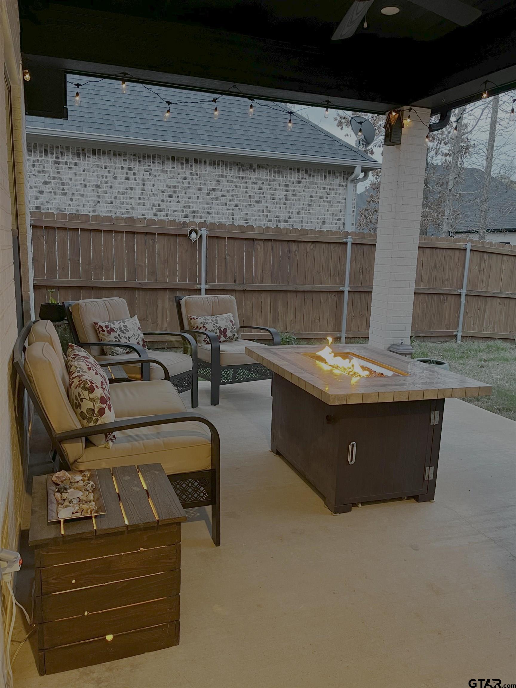 9035 Shallow Cove Tyler, TX 75703 - Photo 25 of 31 a living room with furniture