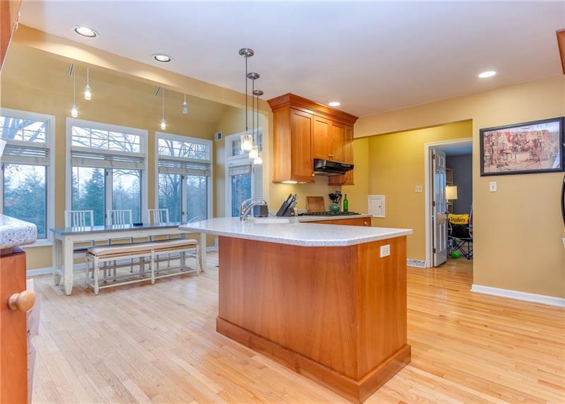 2322 Clearvue Road Pittsburgh, PA 15237 - Photo 3 of 17 Gallery Image 3