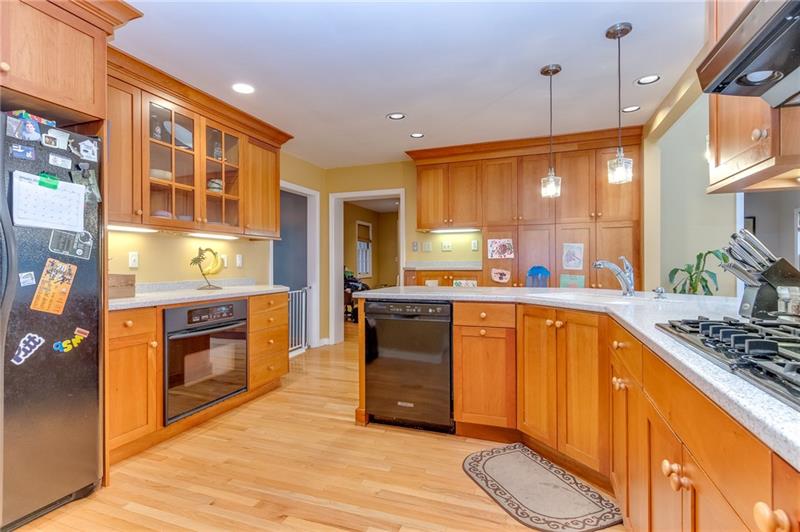 2322 Clearvue Road Pittsburgh, PA 15237 - Photo 4 of 17 Gallery Image 4