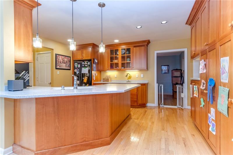 2322 Clearvue Road Pittsburgh, PA 15237 - Photo 5 of 17 Gallery Image 5