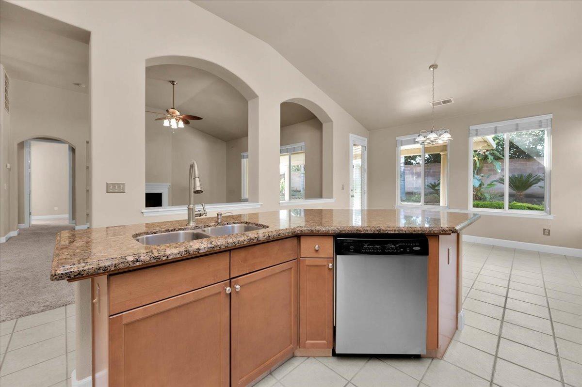 2852 Poe Avenue Clovis, CA 93611 - Photo 13 of 50