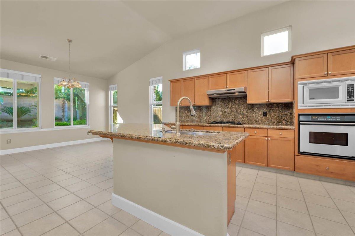 2852 Poe Avenue Clovis, CA 93611 - Photo 5 of 50