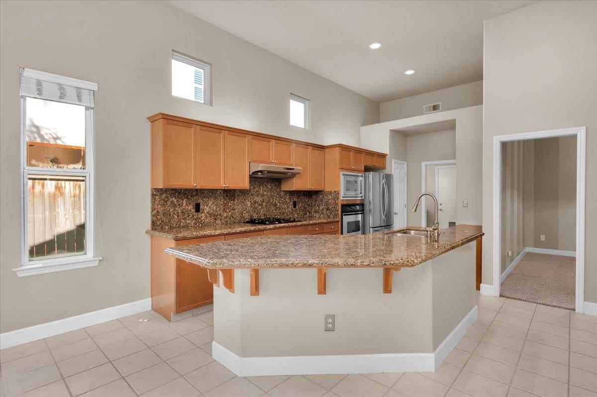 2852 Poe Avenue Clovis, CA 93611 - Photo 8 of 50