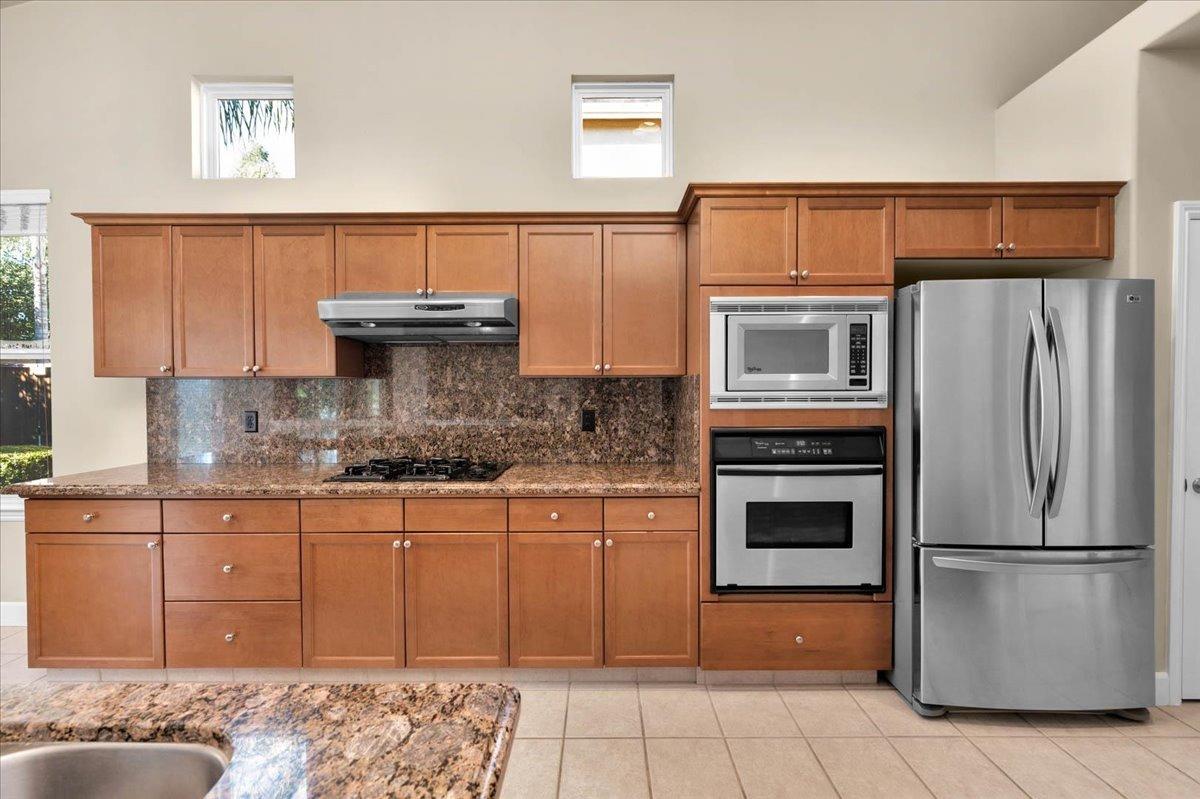 2852 Poe Avenue Clovis, CA 93611 - Photo 9 of 50