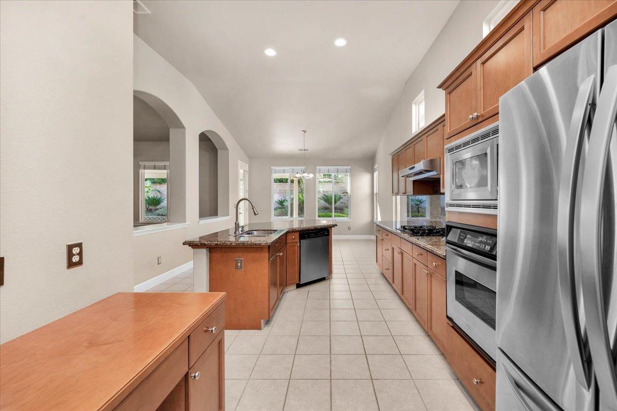 2852 Poe Avenue Clovis, CA 93611 - Photo 10 of 50