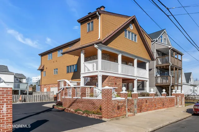a view of a large white building