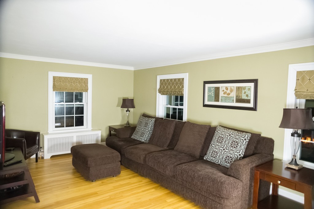 8 Puritan Road Reading, MA 01867 - Photo 4 of 25 Gallery Image 4