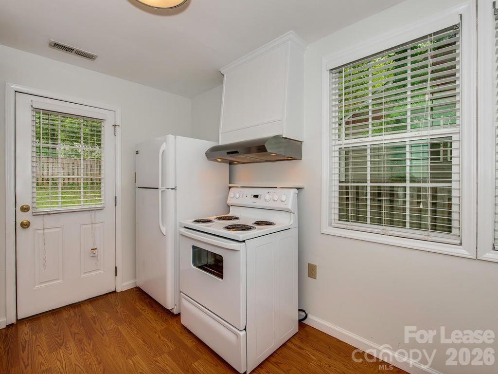 5113 Valley Stream Road Charlotte, NC 28209 - Photo 14 of 17 a view of kitchen and window