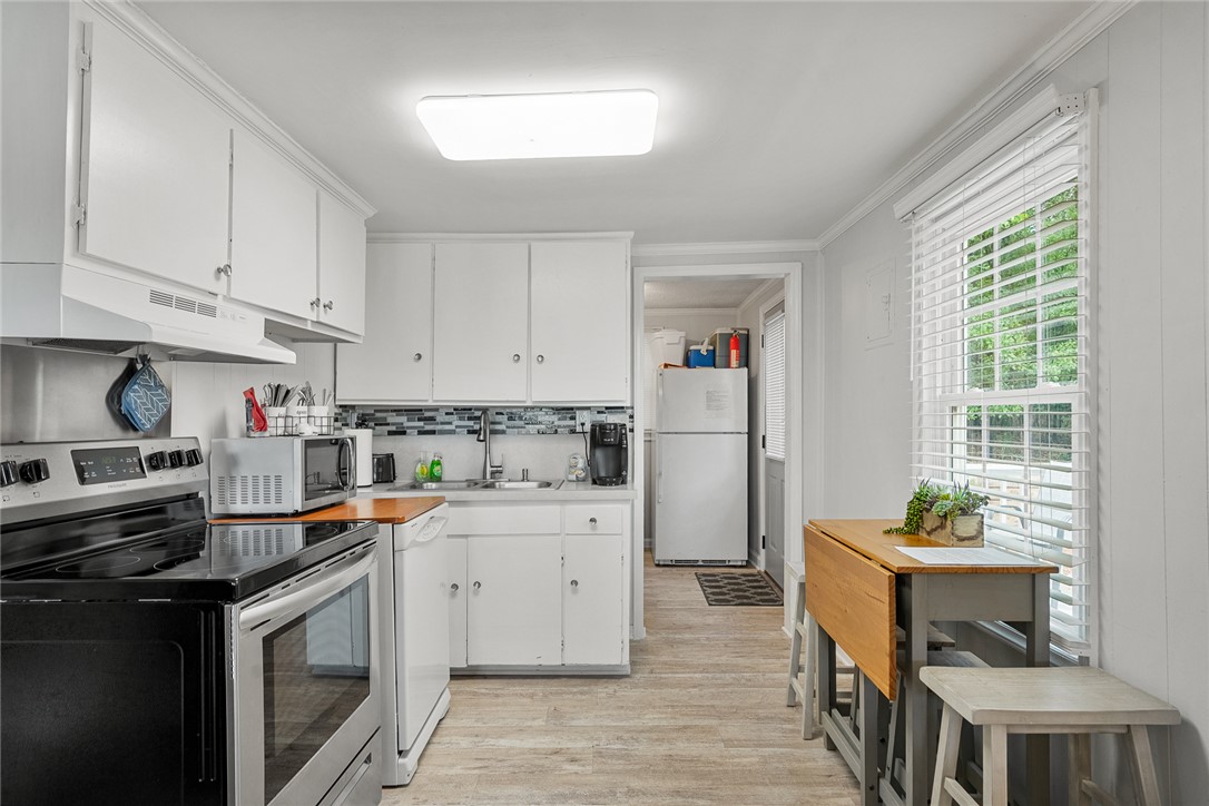 111 State Rd S-4-104 Anderson, SC 29626 - Photo 6 of 42 This bright kitchen features easy access to the side grilling deck.