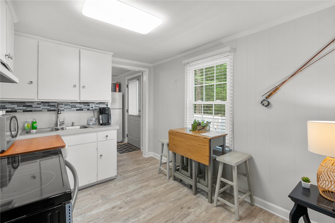 111 State Rd S-4-104 Anderson, SC 29626 - Photo 7 of 42 This bright kitchen features a charming eat-in area.