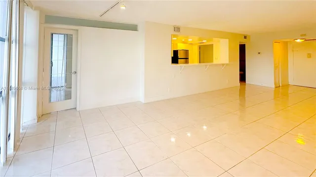 $2,000 | 800 Parkview Drive, Unit 323, Hallandale Beach, FL 33009