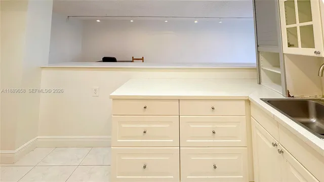 $2,000 | 800 Parkview Drive, Unit 323, Hallandale Beach, FL 33009