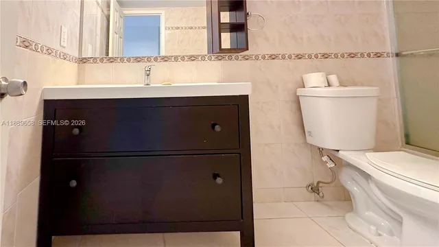 $2,000 | 800 Parkview Drive, Unit 323, Hallandale Beach, FL 33009