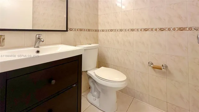 $2,000 | 800 Parkview Drive, Unit 323, Hallandale Beach, FL 33009