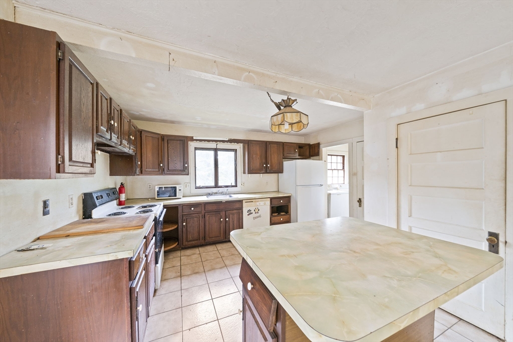 54 Manomet Point Road Plymouth, MA 02360 - Photo 5 of 29