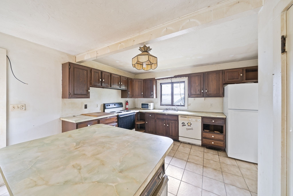54 Manomet Point Road Plymouth, MA 02360 - Photo 6 of 29