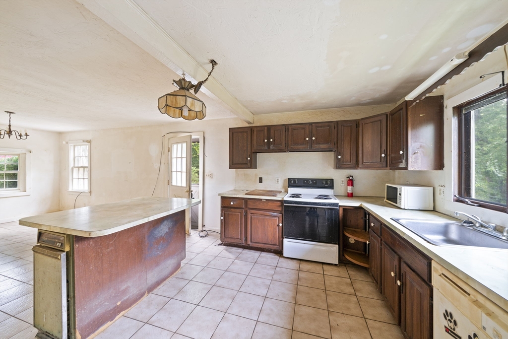 54 Manomet Point Road Plymouth, MA 02360 - Photo 7 of 29