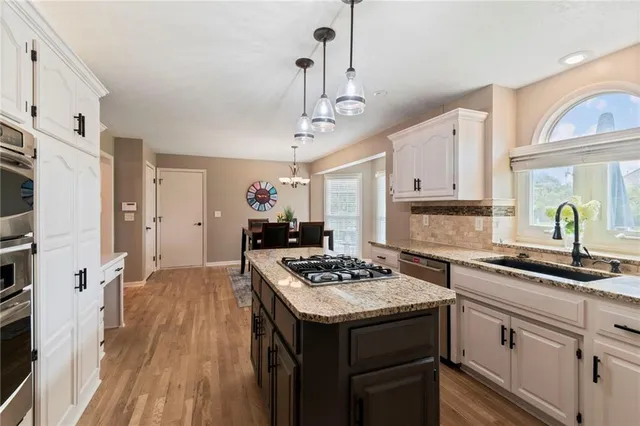 $459,900 | 4301 Northeast 61st Court, Kansas City, MO 64119