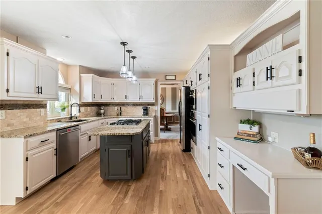 $459,900 | 4301 Northeast 61st Court, Kansas City, MO 64119