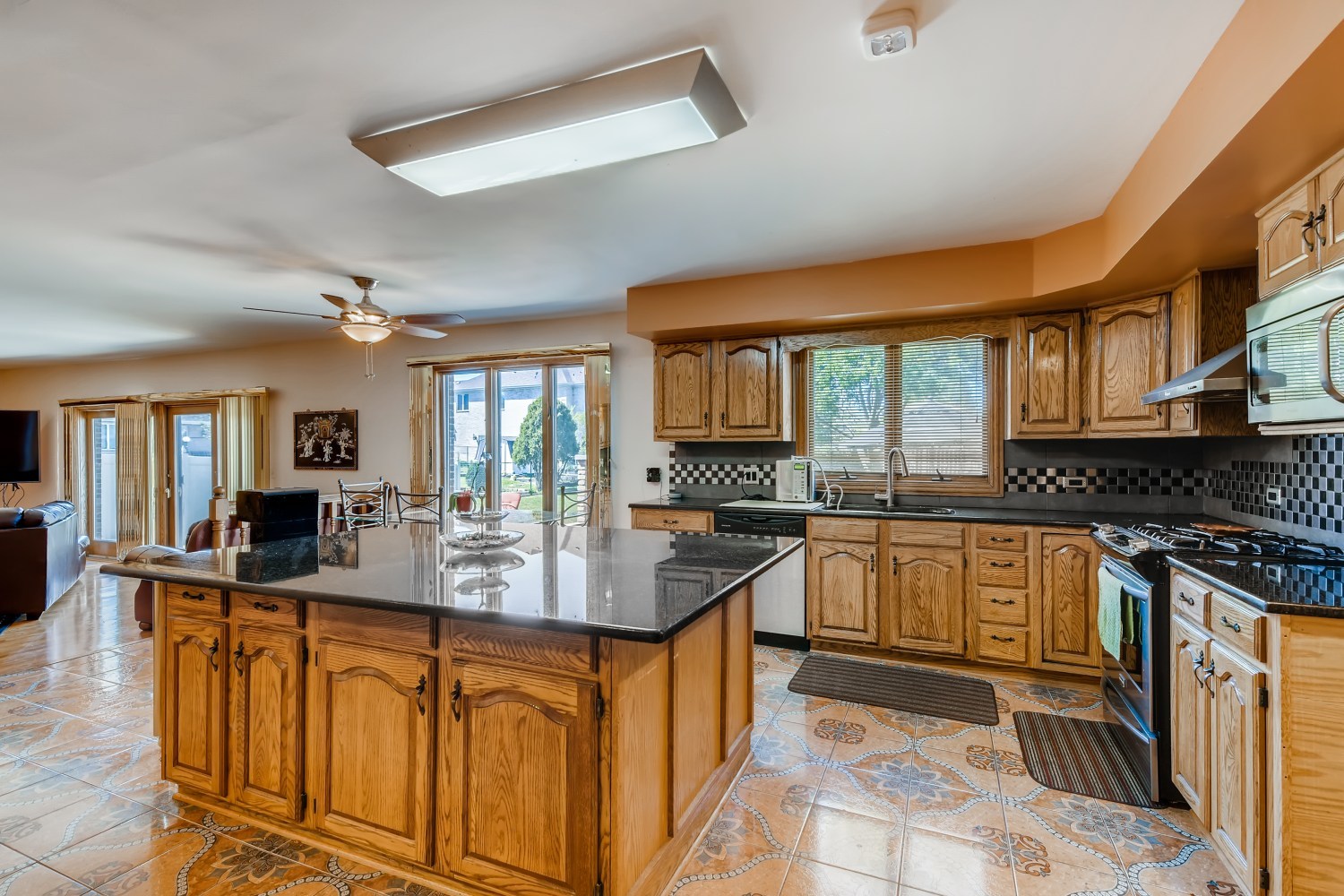 1322 Sable Drive Addison, IL 60101 - Photo 7 of 28