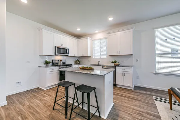 $2,600 | 3075 Clydesdale Lane, Alvin, TX 77511