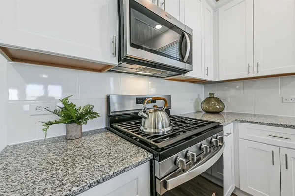 $2,600 | 3075 Clydesdale Lane, Alvin, TX 77511