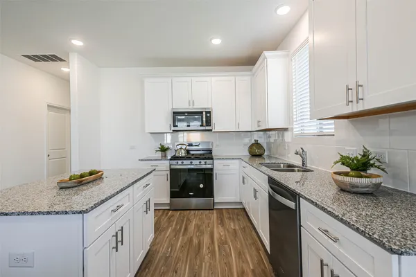 $2,600 | 3075 Clydesdale Lane, Alvin, TX 77511