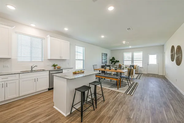 $2,600 | 3075 Clydesdale Lane, Alvin, TX 77511