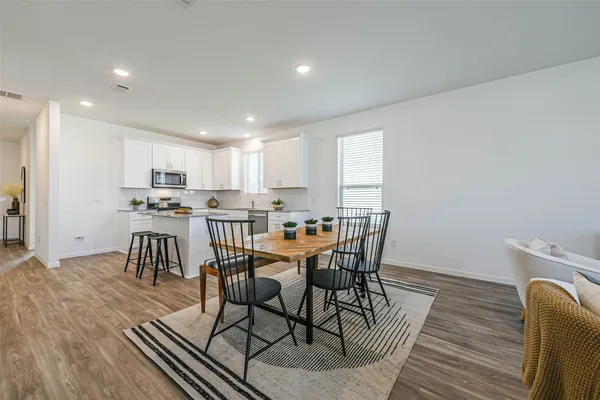 $2,600 | 3075 Clydesdale Lane, Alvin, TX 77511