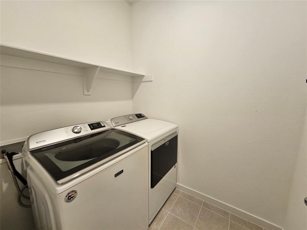 3915 Chesapeake Lane Crandall, TX 75114 - Photo 11 of 32 a utility room with dryer and washer