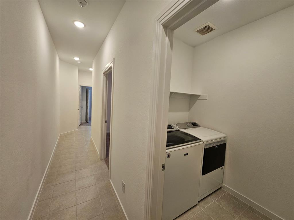 3915 Chesapeake Lane Crandall, TX 75114 - Photo 10 of 32 a bathroom with a sink and a washing machine