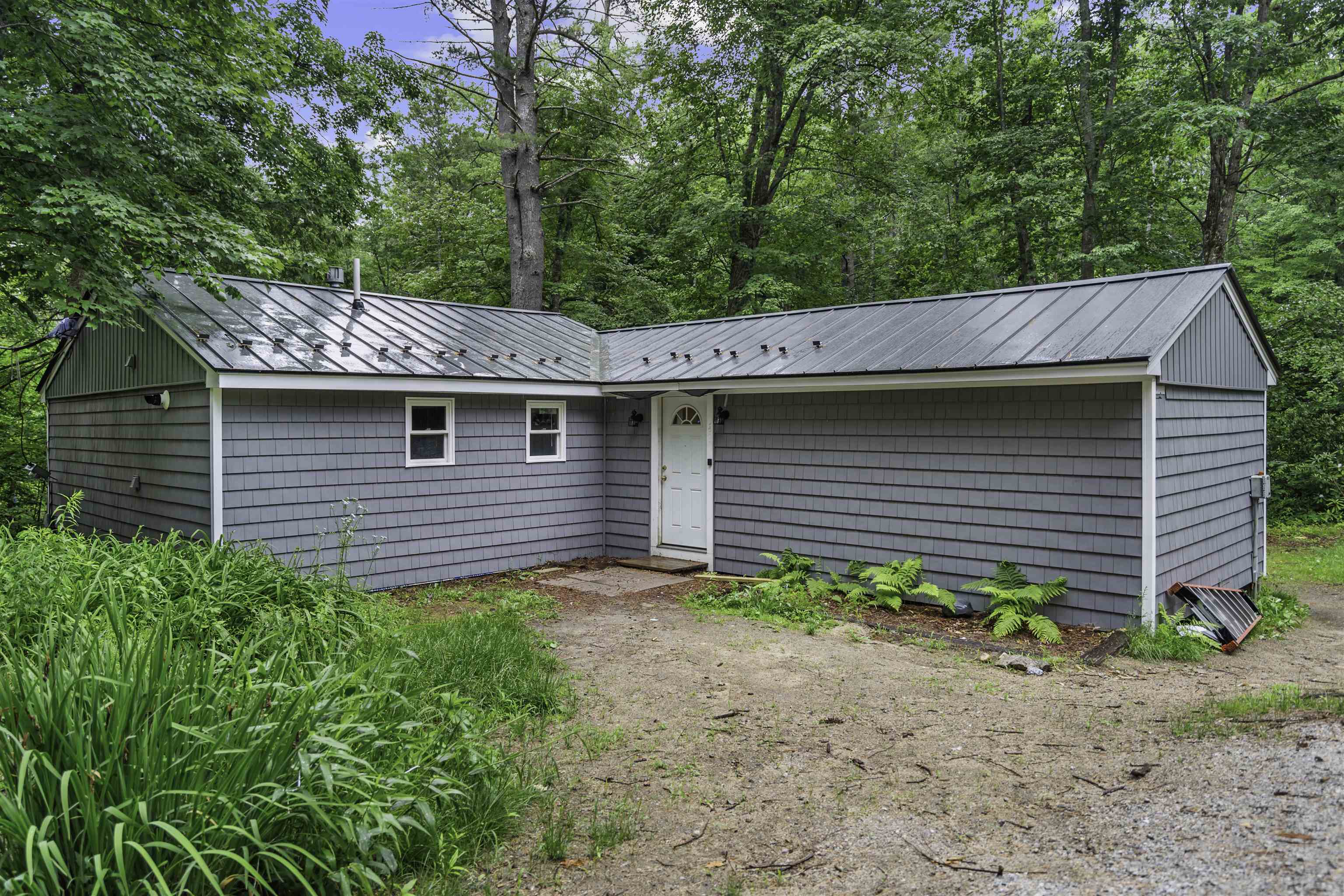 566 Beard Road Hillsborough, NH 03244 - Photo 3 of 27